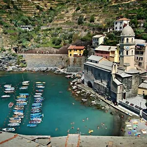 The Honeymooners' Paradise , Vernazza Italie